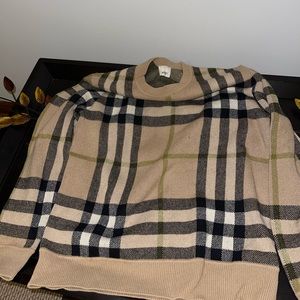 Burberry sweater I bought it for 890 but I don’t want it anymore never wore it